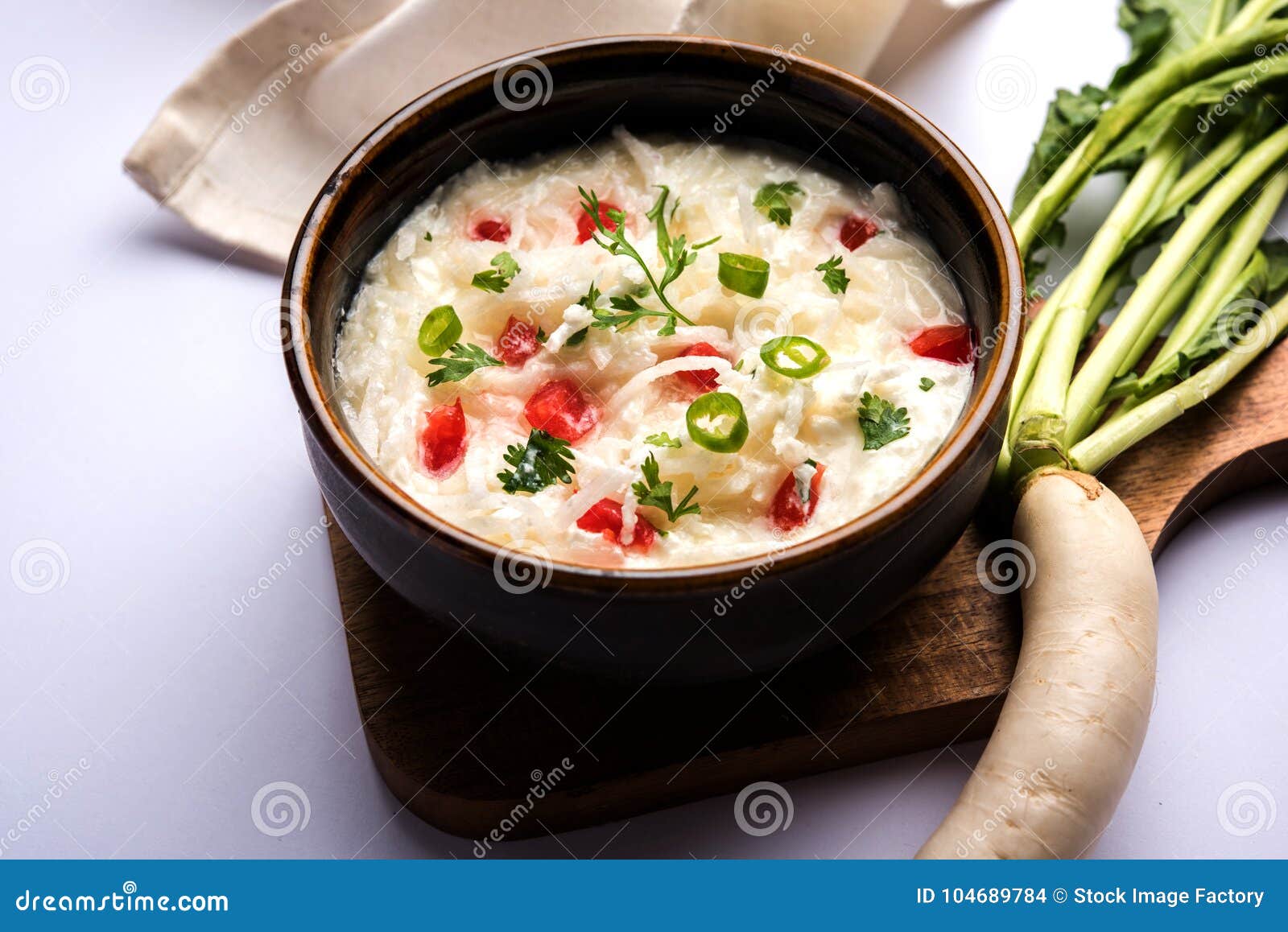 Rettich Raita/daikon Oder Mooli Koshimbir/Salat Stockfoto - Bild von ... Rettich Raita/daikon Oder Mooli Koshimbir/Salat Stockfoto - Bild von ...