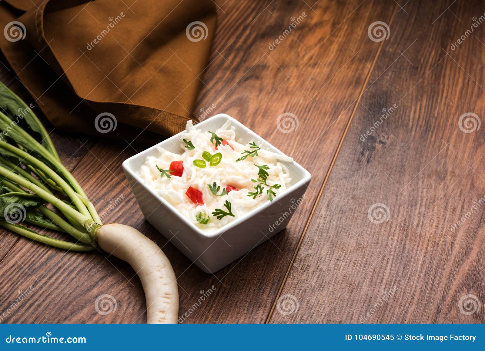Rettich Raita/daikon Oder Mooli Koshimbir/Salat Stockbild - Bild von ...