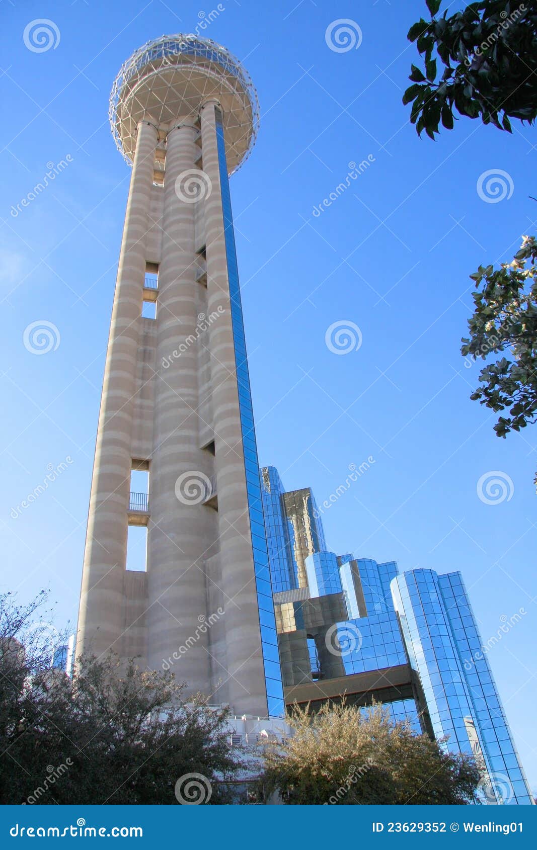 reunion tower in downtown of dallas