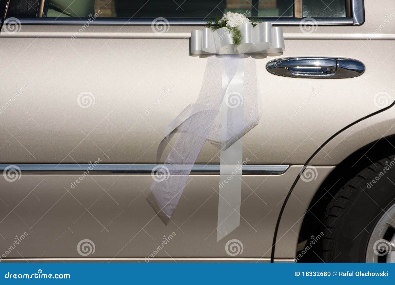 Ribbon Decoration on Wedding Car Stock Photo Image of vehicle, chrome