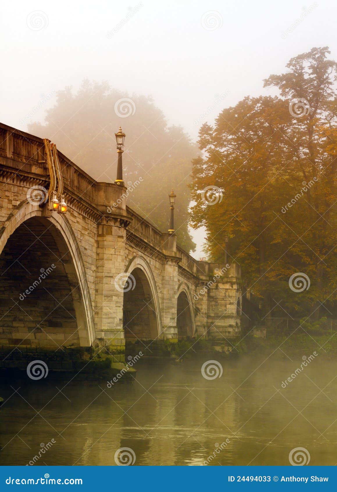 richmond bridge in autumn