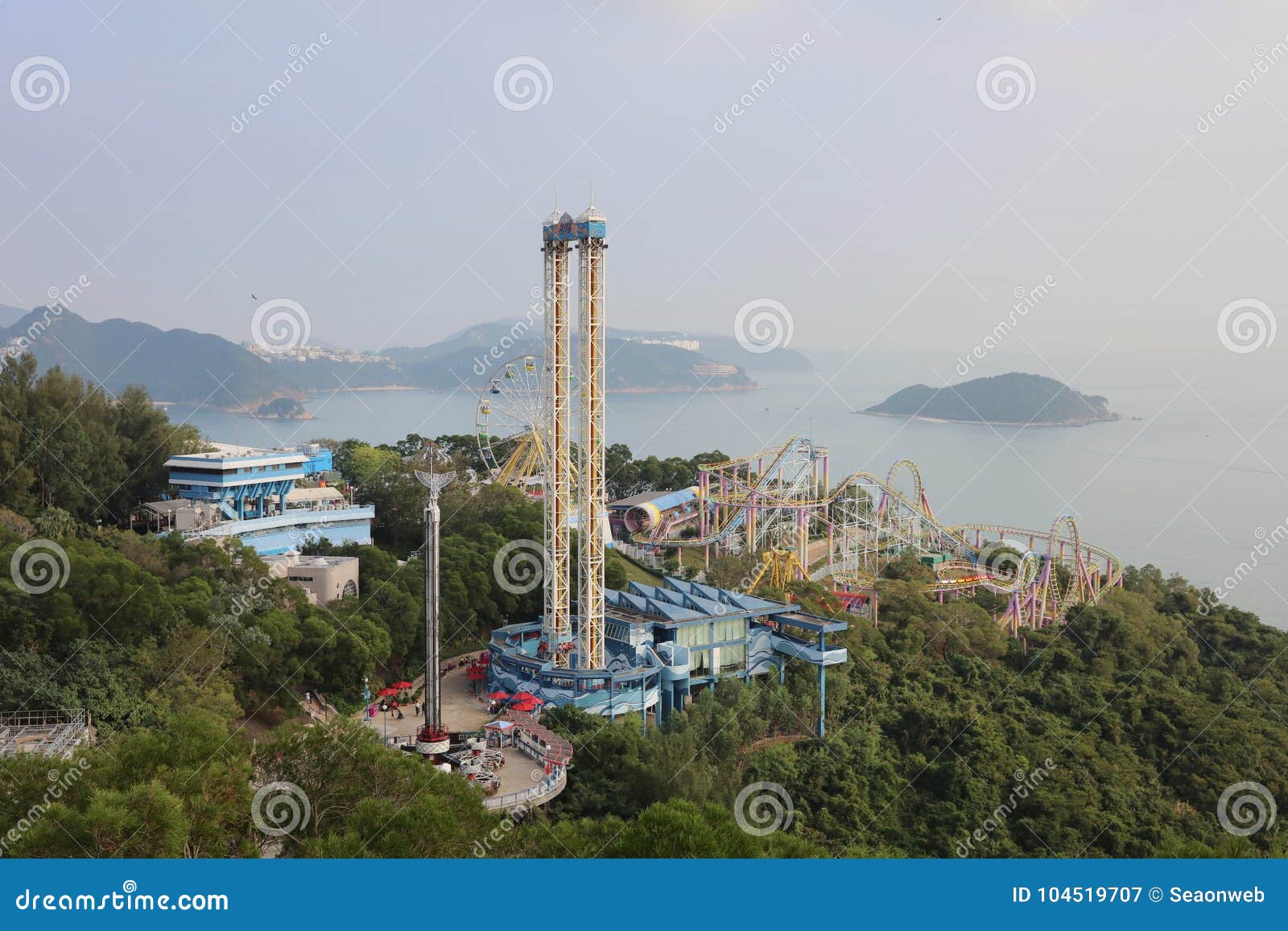 Rides in the Ocean Park Hong Kong at 2017 Editorial Photography - Image