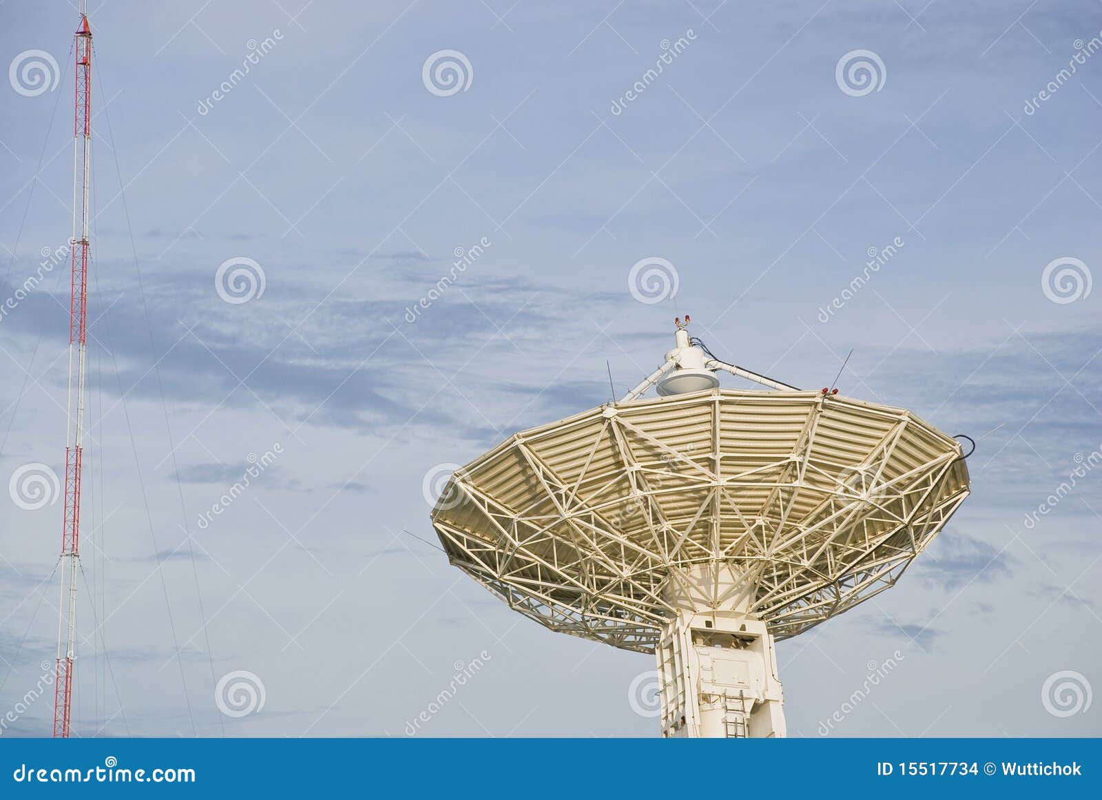 Riflettore Parabolico Di Comunicazione Sul Tetto Con Il Backgro Del Cielo Di Tramonto Image79026934 - Foto 7