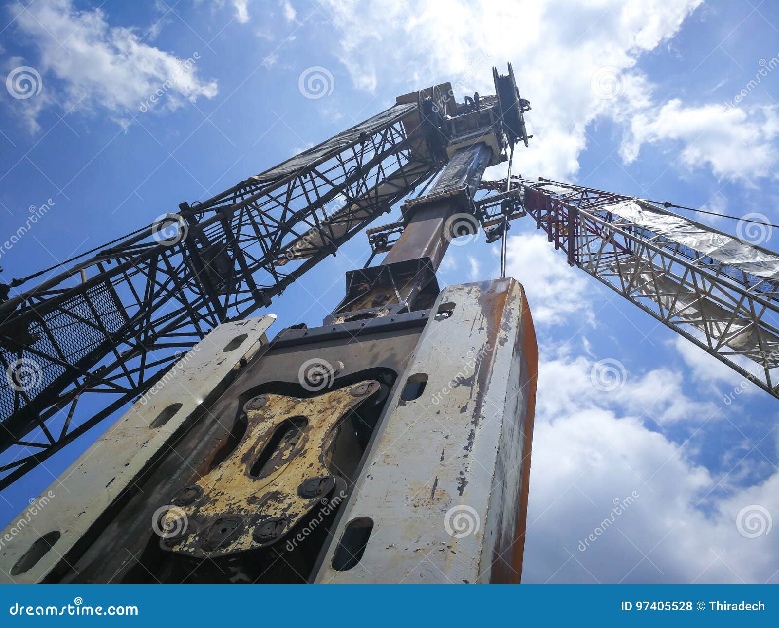 rig palificazione in metal background