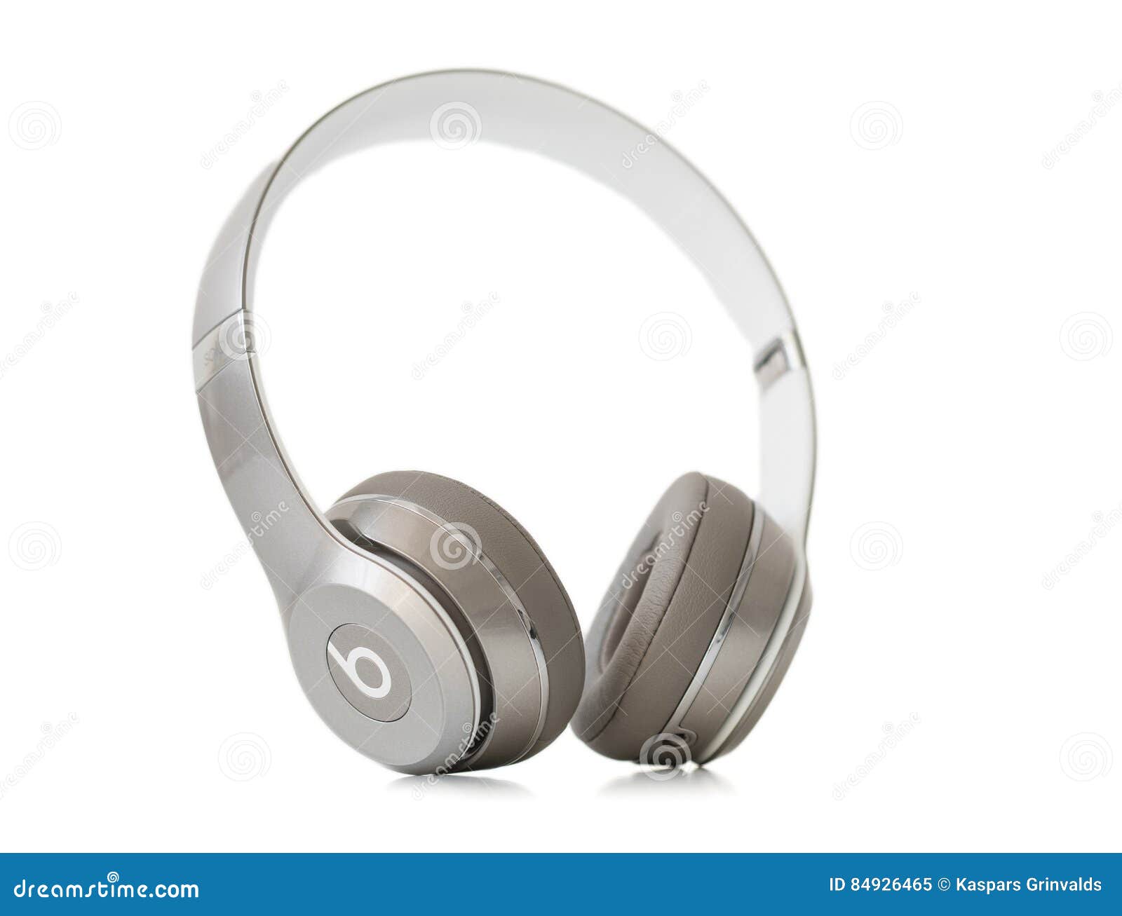 Beats headphones and phone hi-res stock photography and images - Alamy