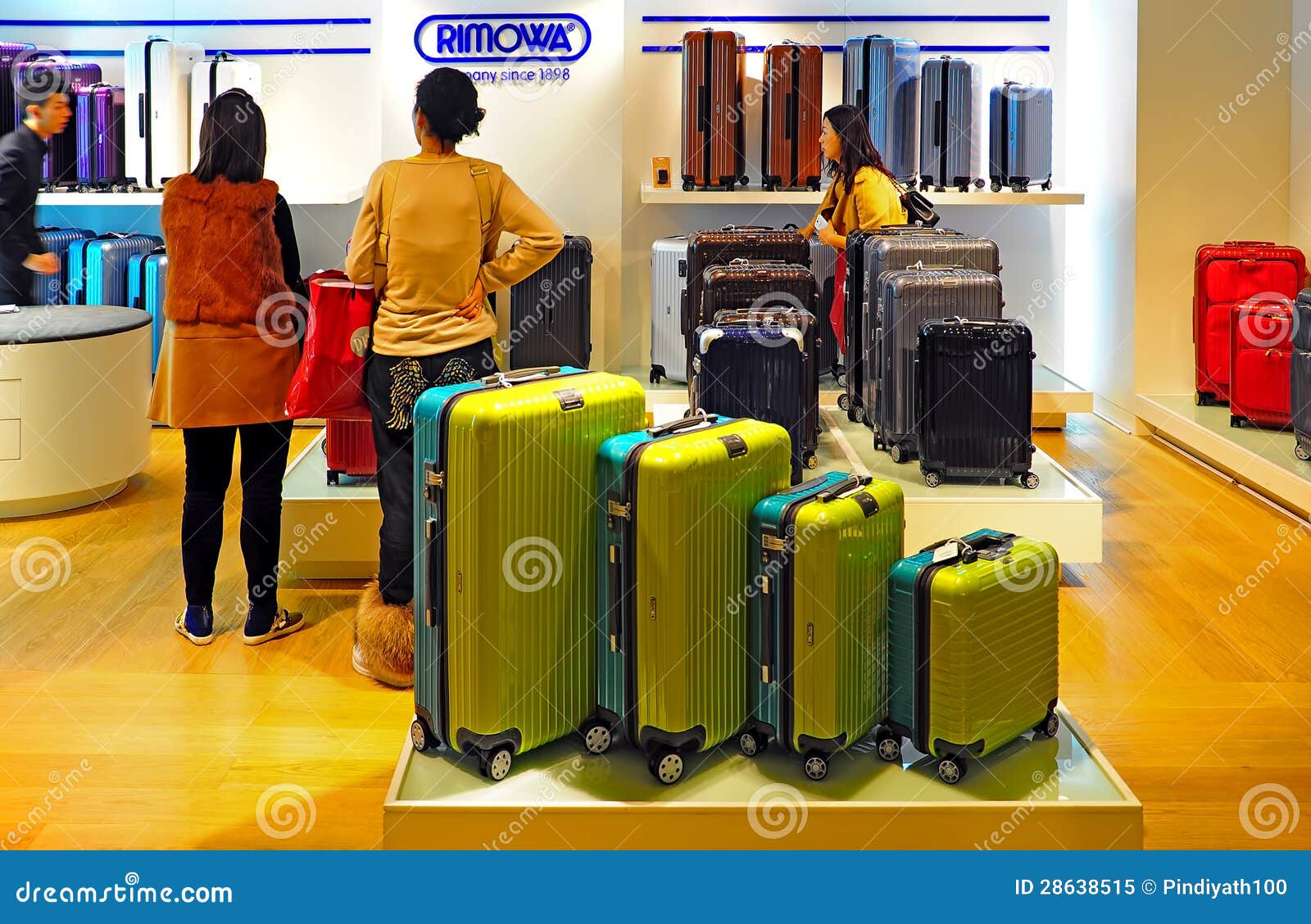 282 Rimowa Luggage Stock Photos, High-Res Pictures, and Images