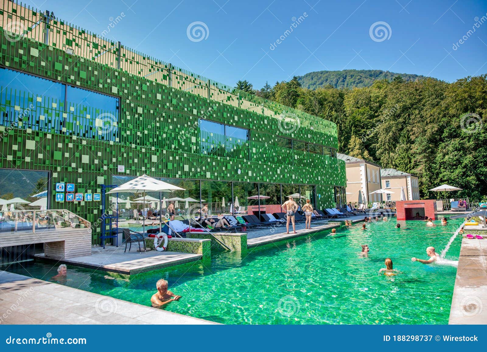 Rimske Toplice Slovenia Jul 15 2019 : Balneario De Agua Rimske Terme Fotografía editorial - Imagen de restaurante, edificio: 188298737