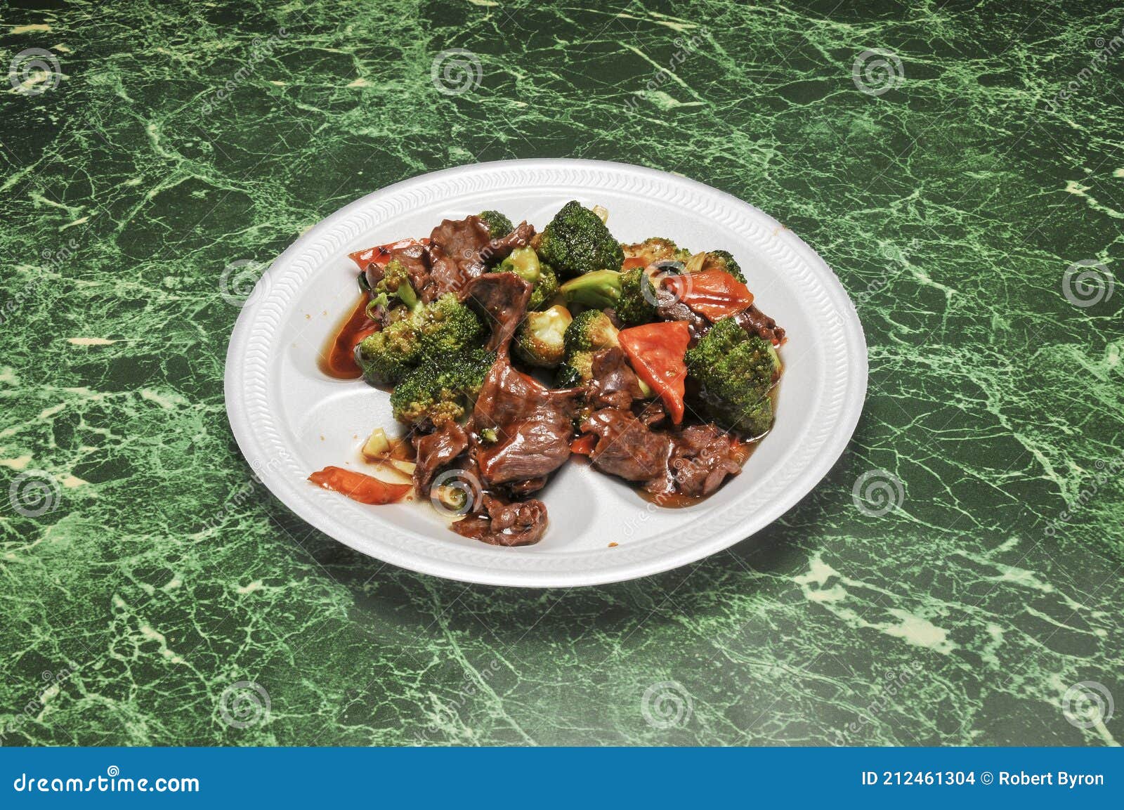 Rindfleisch mit Brokkoli stockfoto. Bild von mahlzeit - 212461304