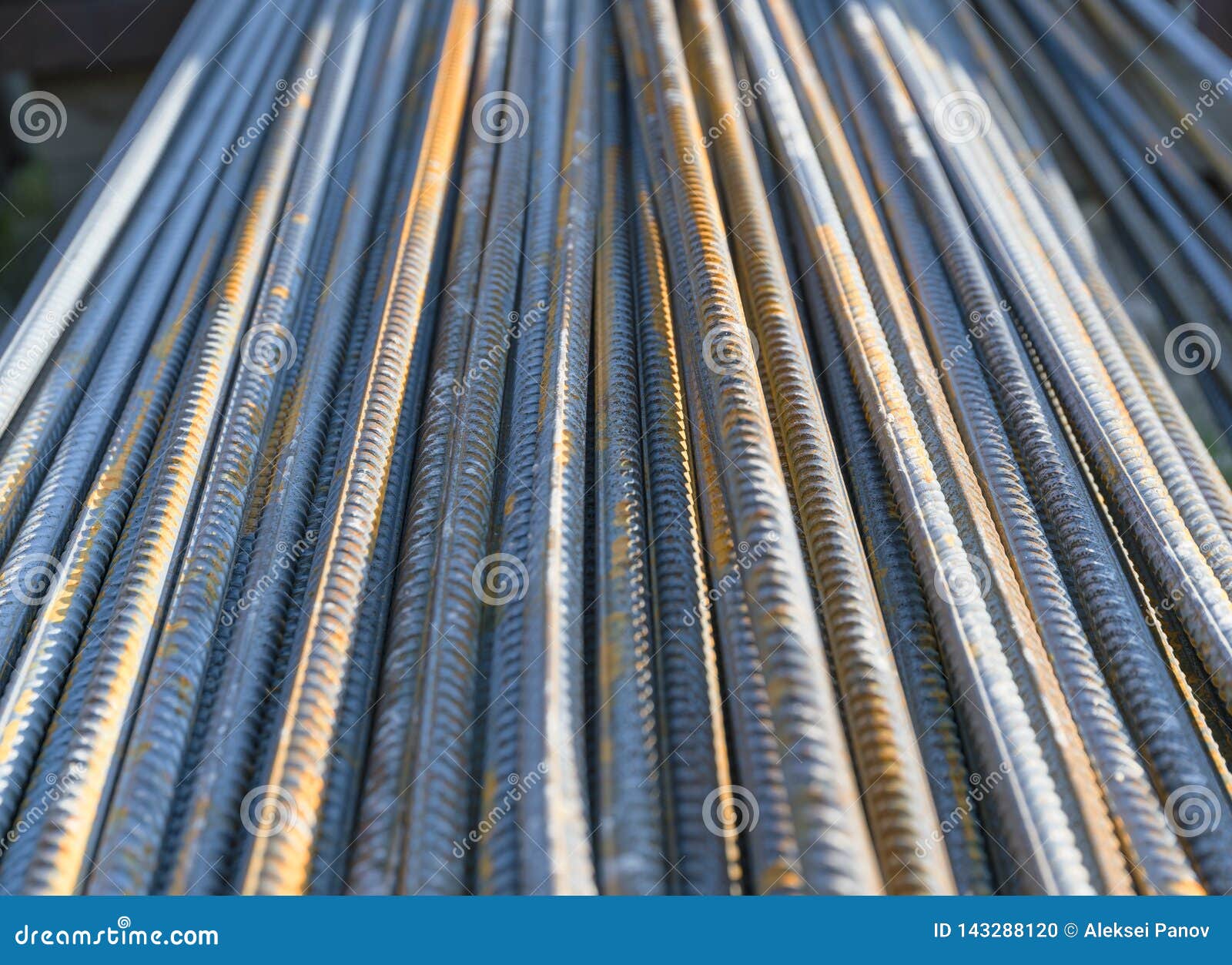 Rinforzi Il Tondino Di Ferro D'acciaio Fotografia Stock - Immagine di  ruggine, estratto: 143288120
