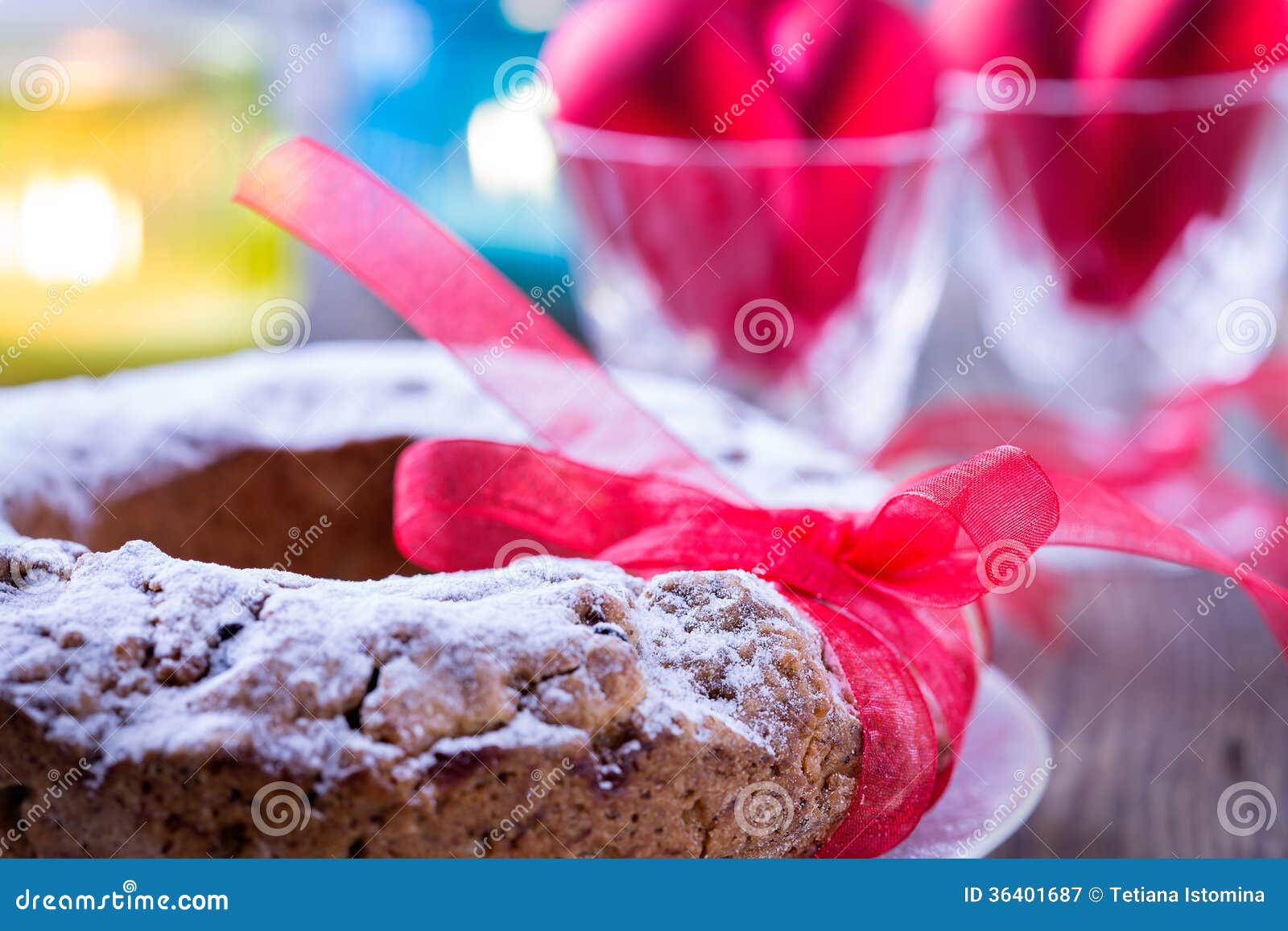 Ring cake with icing sugar stock image. Image of dessert 36401687