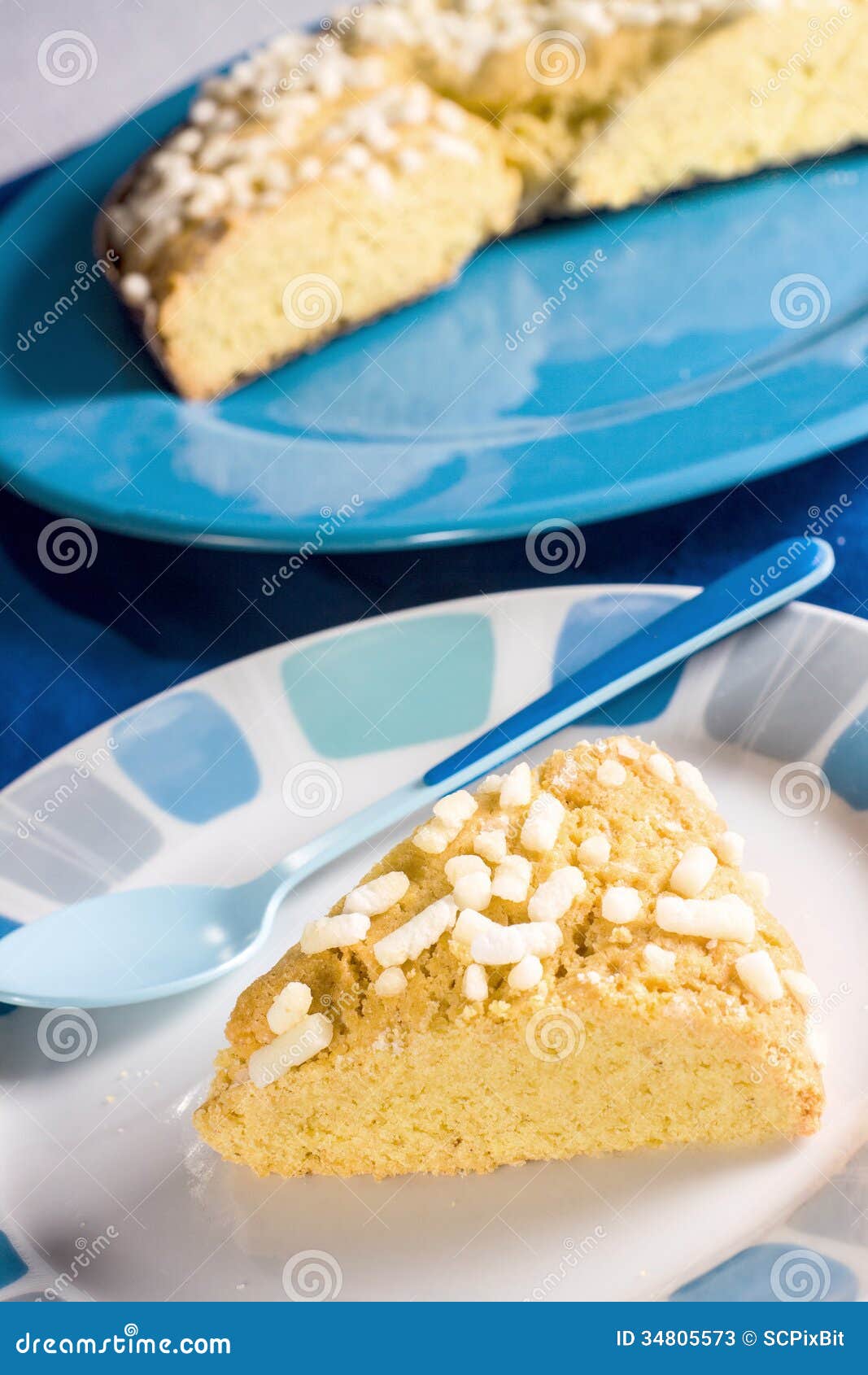Ringshaped cake stock image. Image of flour, isolated 34805573