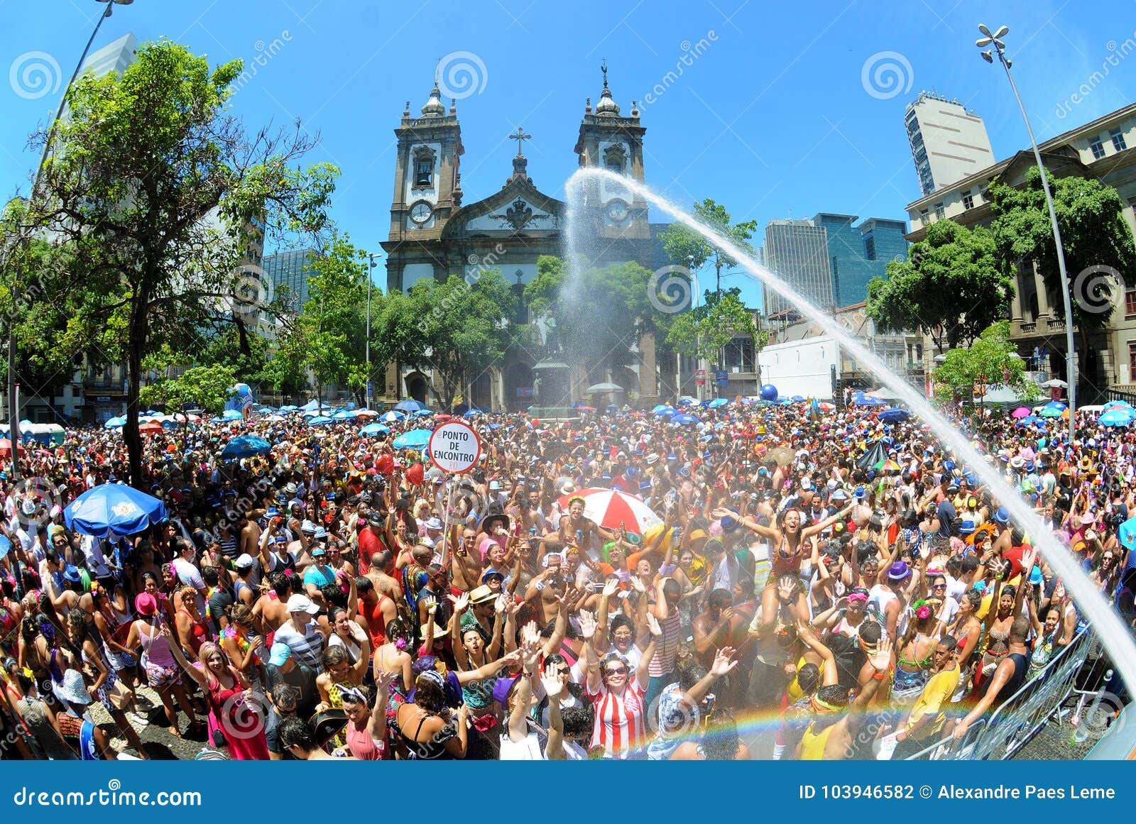 Carnaval de Rua editorial photography. Image of bloco - 103946582