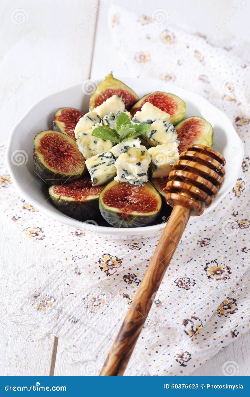 Ripe figs and blue cheese stock image. Image of breakfast 60376623
