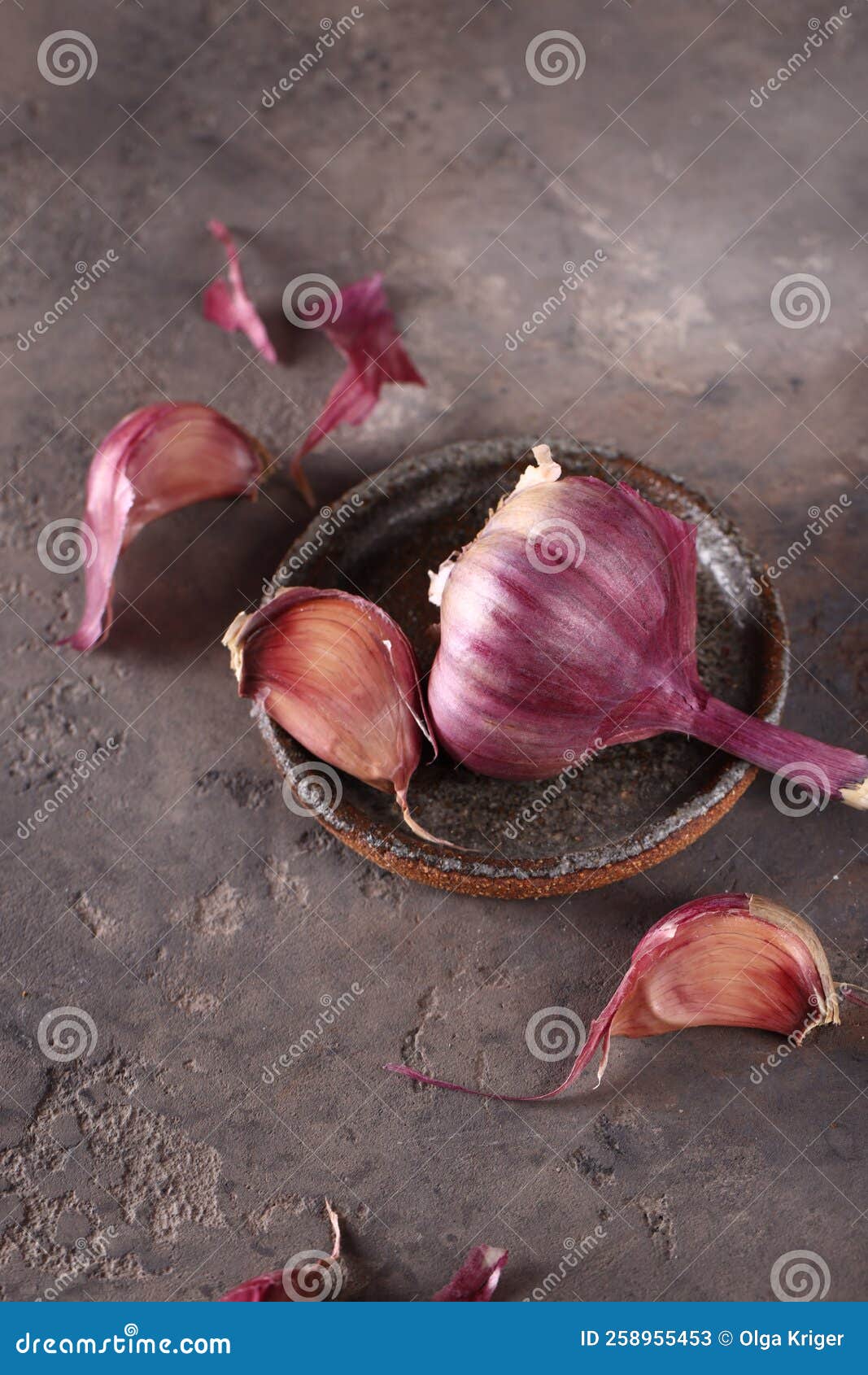 Ripe garlic healthy food stock image. Image of closeup 258955453