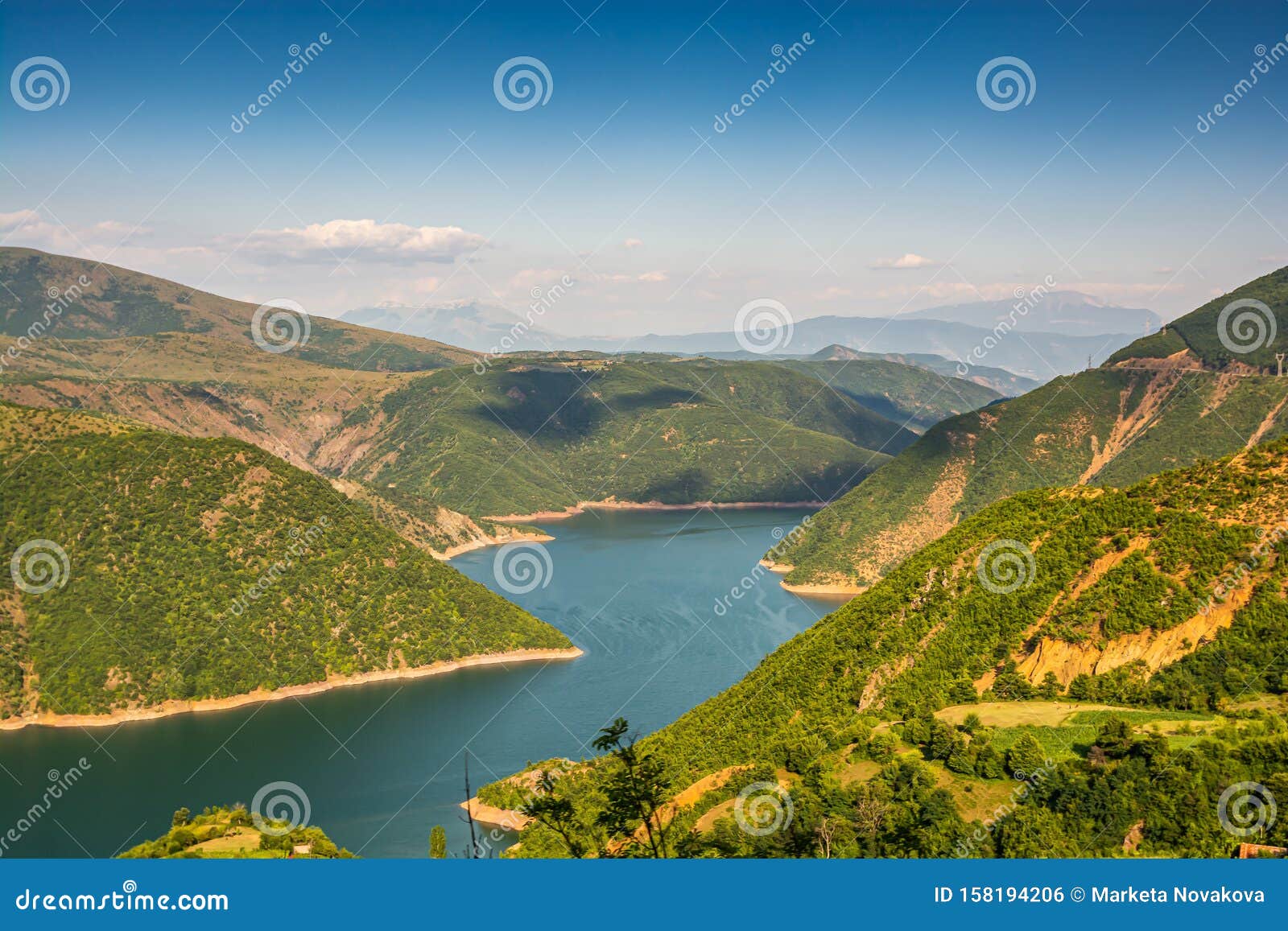 Riserva Fierza in Albania Tra Kukes E Fierze Fotografia Stock - Immagine di  nave, lago: 158194206