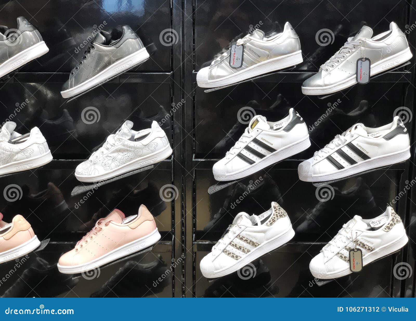 RISHON LE ZION, ISRAEL- DECEMBER 17, 2017: Adidas Store In Rishon Le Zion.  Editorial Photography - Image of collection, black: 106271312