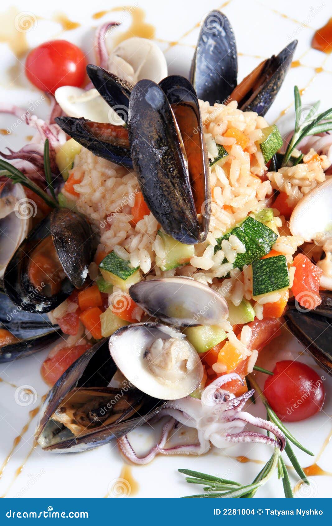 Riso con frutti di mare fotografia stock. Immagine di verdura 2281004