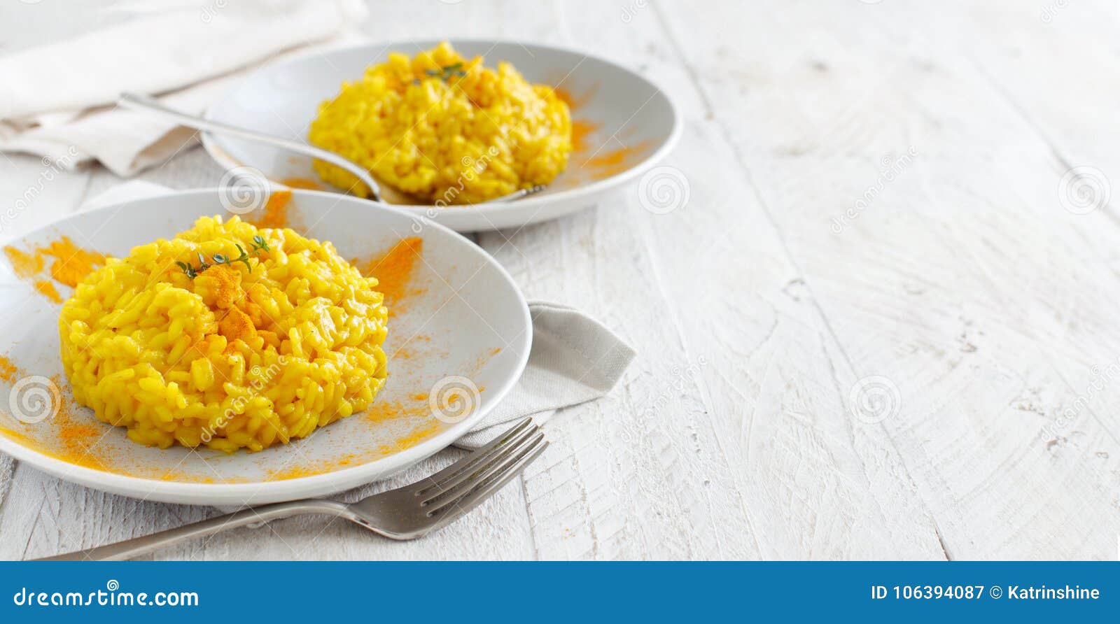 Risotto mit Kurkuma stockbild. Bild von nahaufnahme 106394087