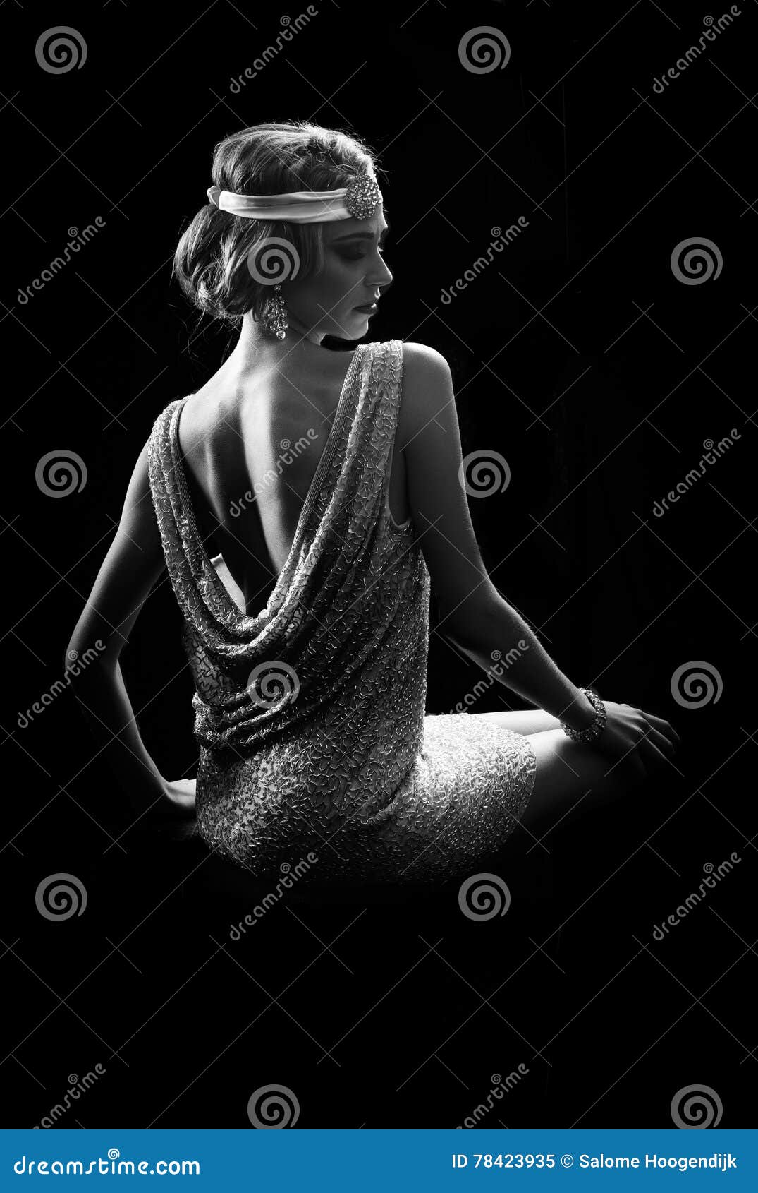 Ritratto in Bianco E Nero Della Donna 20s Immagine Stock - Immagine di  backless, accessori: 78423935