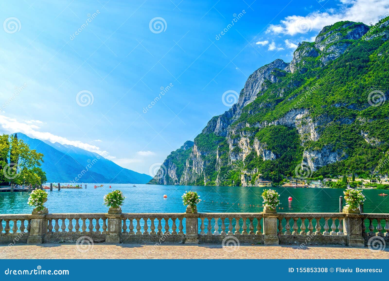 Riva Del Garda Trentin Italie Pra S Du Lac De Garde Photo Stock Image Du Italie Trentin