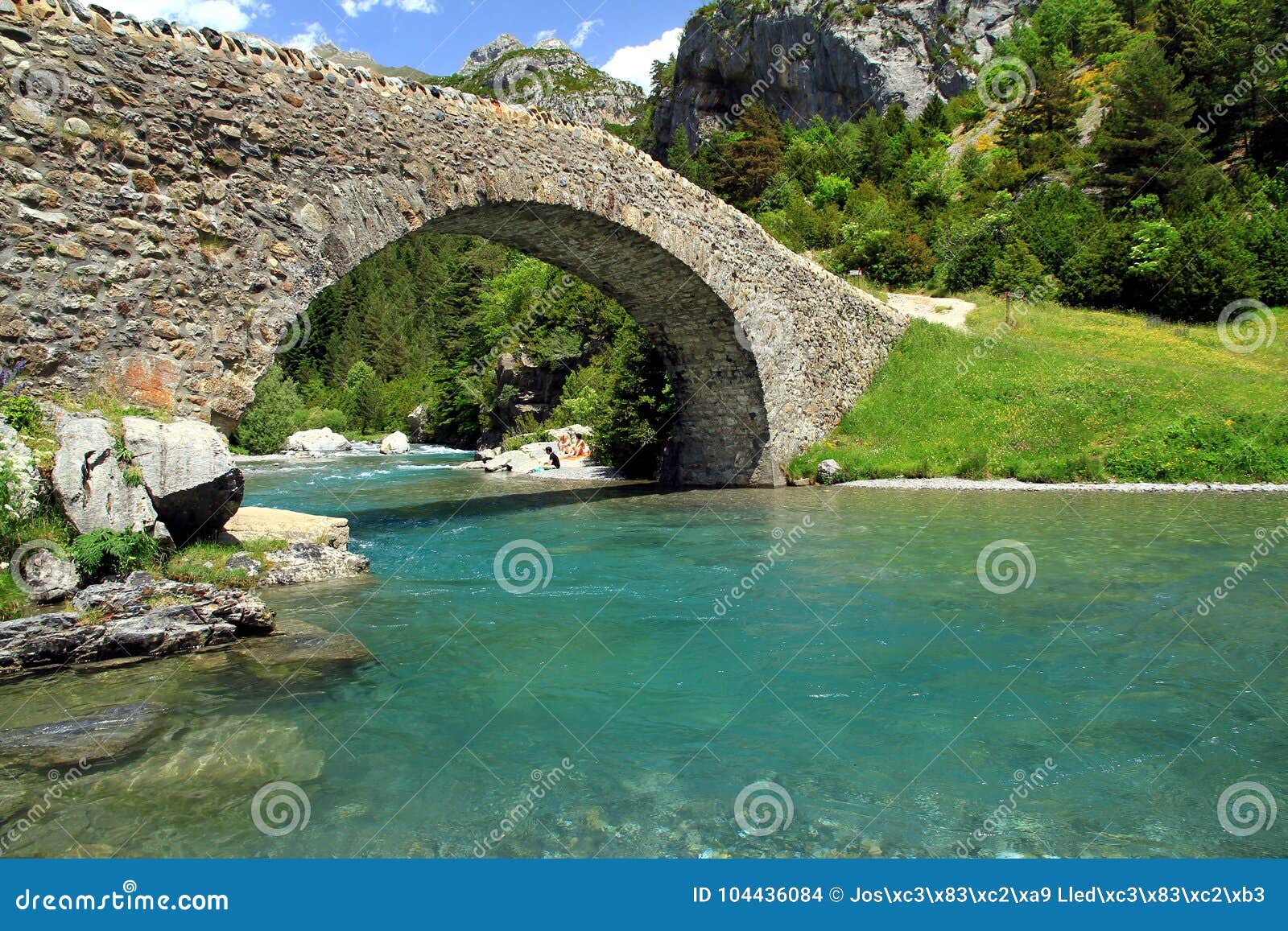 romanic bridge of bujaruelo in the region of aragÃÂ³n in spain.