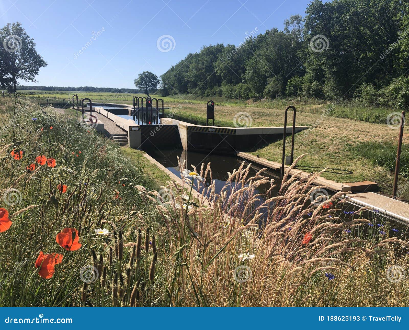 river lock in junne, overijssel