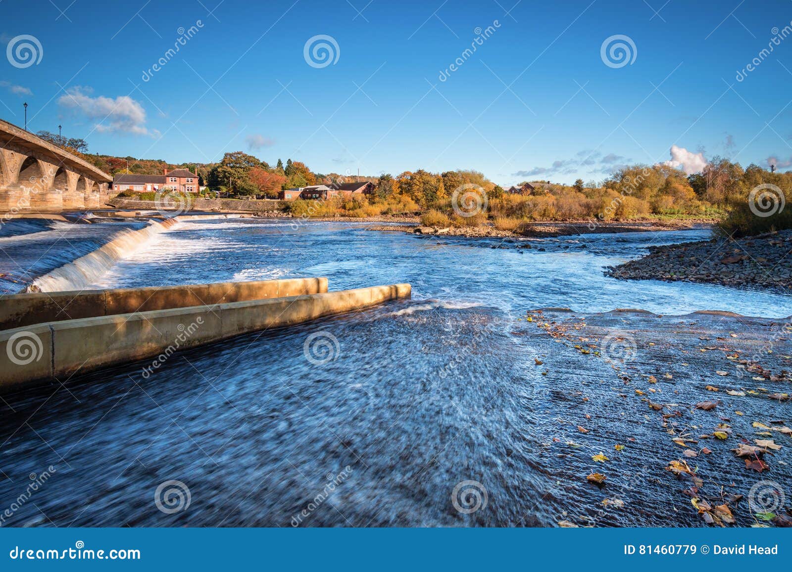 river tyne flows over hexham weir
