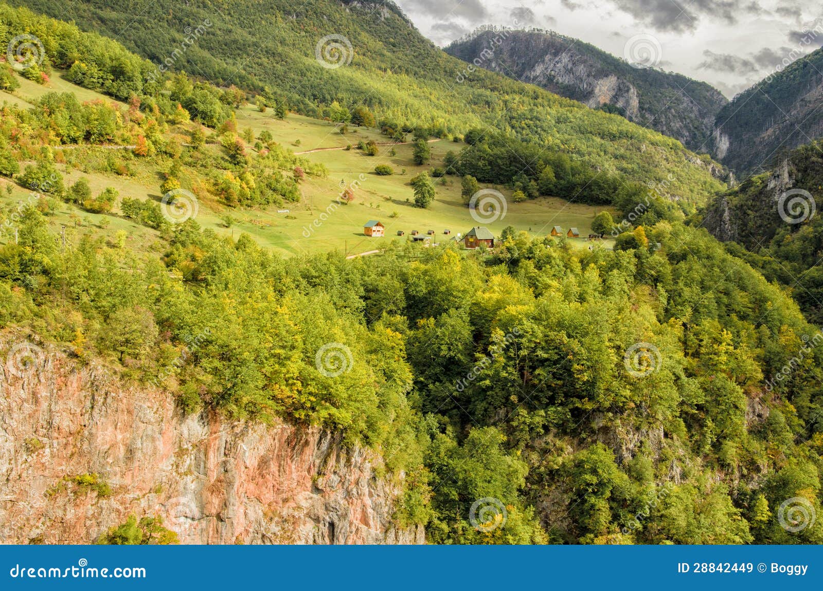 Canion van Tara rivier in Montenegro