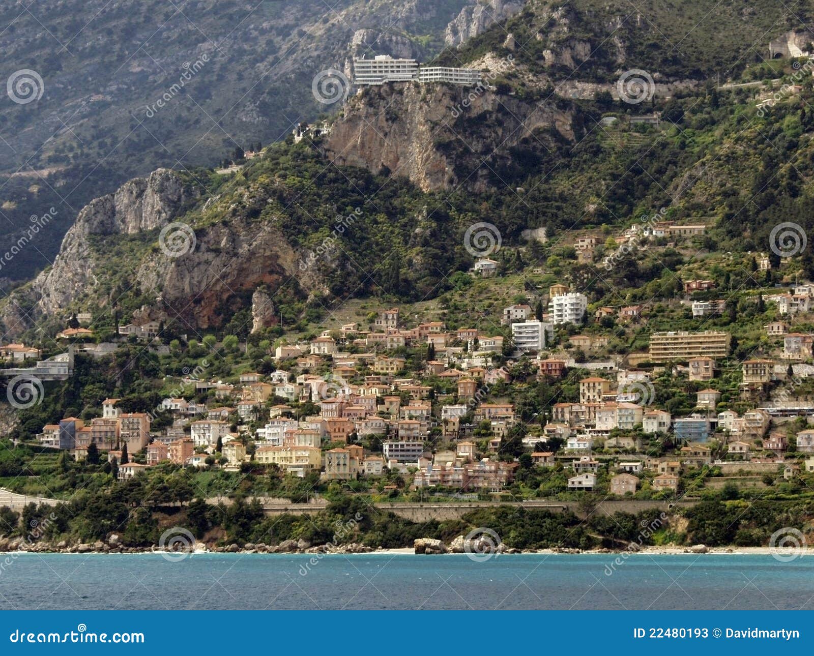 La costa meditteranean de la riviera francesa