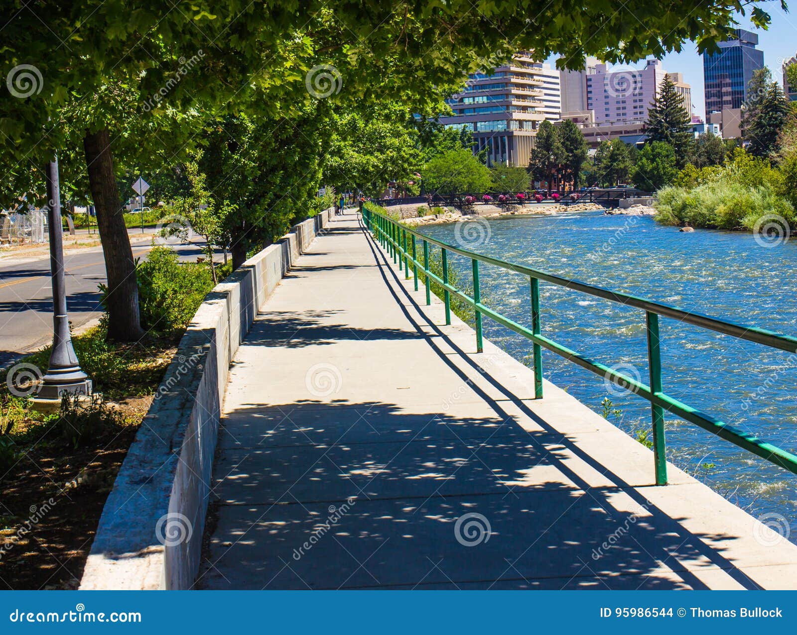 Riviergang Naast Truckee-Rivier in Reno, Nevada Redactionele Stock ...