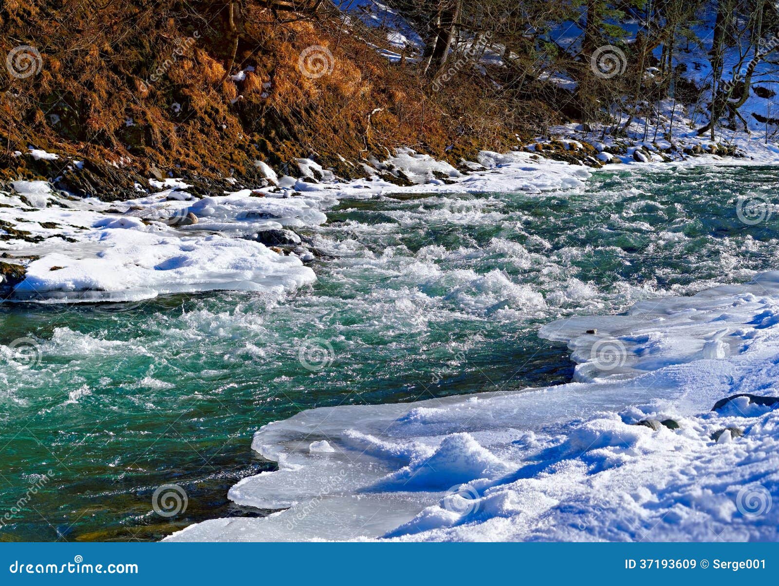 Rivière En Hiver Sous La Neige Image stock Image du congelé, weather