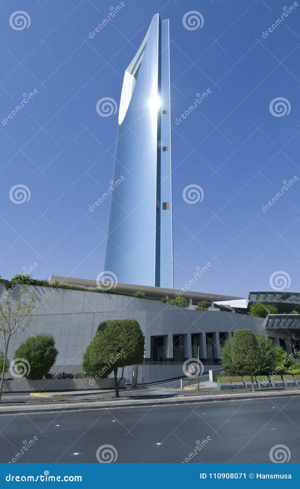 riyadh - october 21: al mamlaka tower and surroundings on october 21, 2007 in riyadh, saudi arabia.