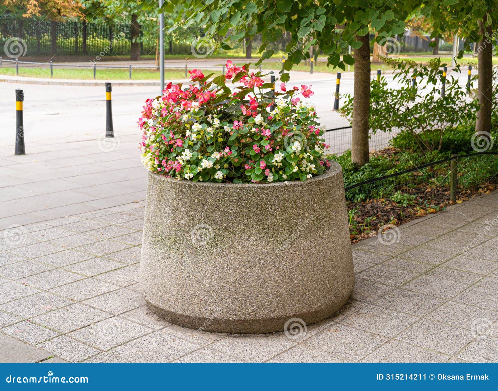 road flower pot, street bed, modern city floristry, urban flowerbeds , city flowers landscaping