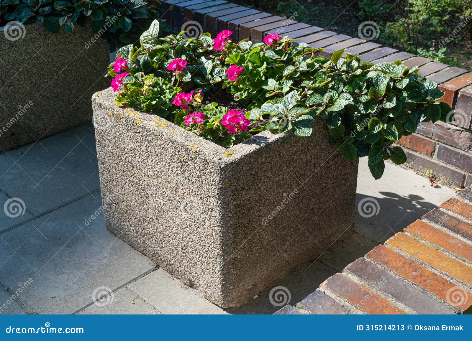 road flower pot, street bed, modern city floristry, urban flowerbeds , city flowers landscaping