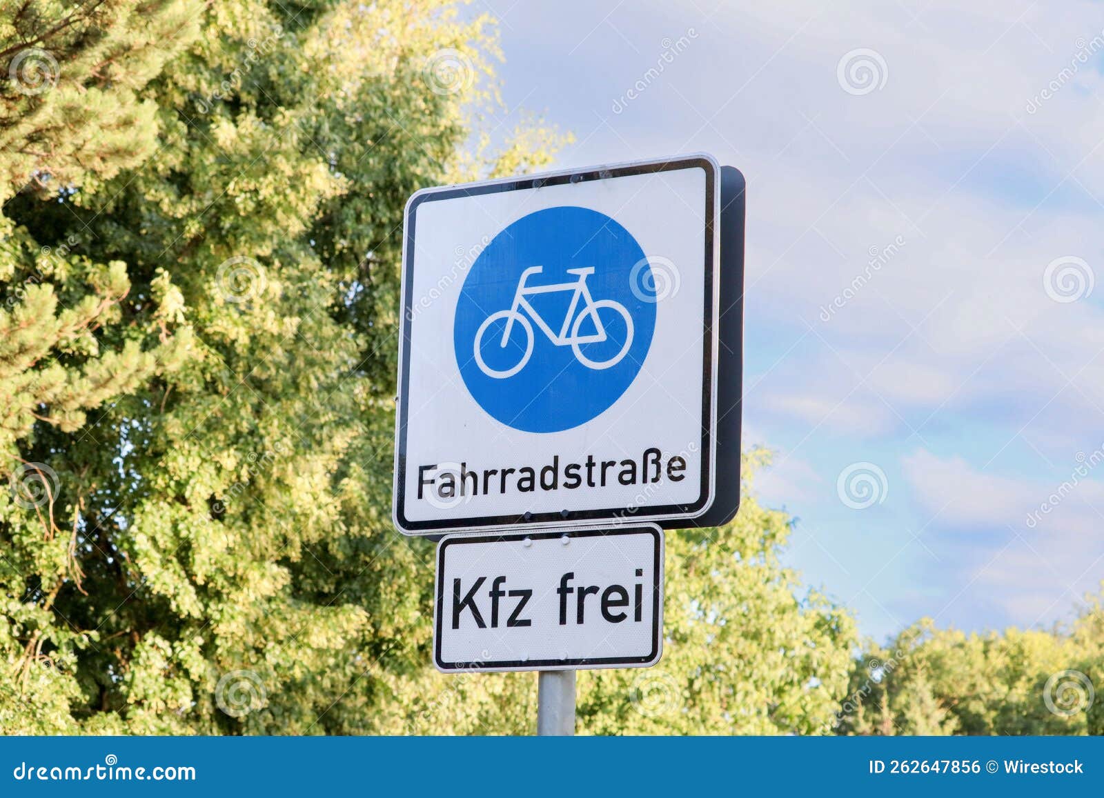 Road Sign Of A Bicycle In A Blue Circle And German Text Translation road-sign-of-a-bicycle-in-a-blue-circle-and-german-text-translation