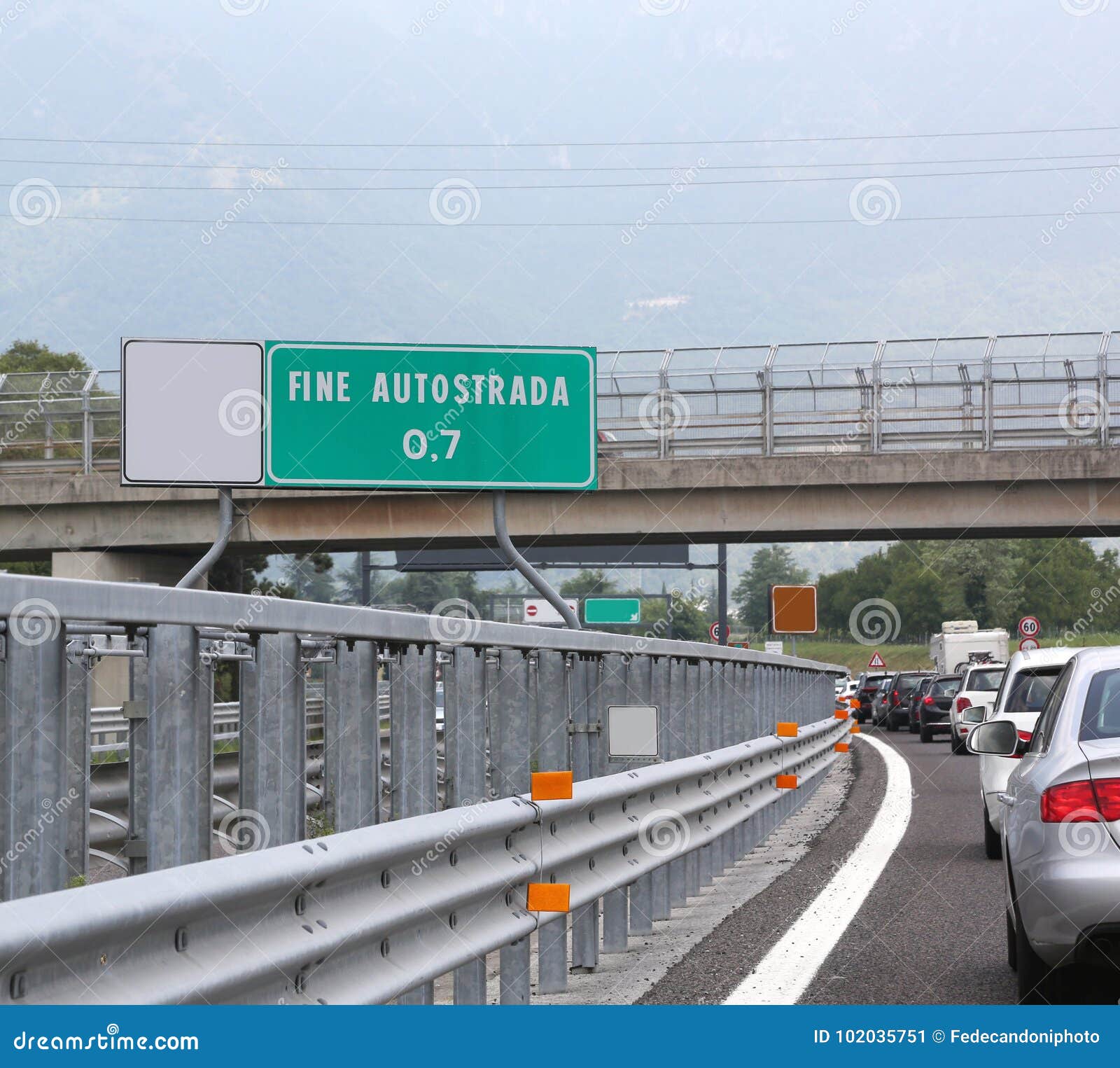 Sinal De Trânsito No Final Da Rodovia Na Itália E O Texto Fine Autostrada  Que Significa END MOTORWAY Em Língua Italiana Fotos, retratos, imágenes y  fotografía de archivo libres de derecho. Image