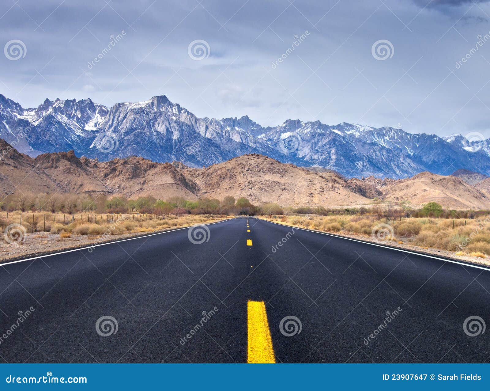 Road to Lone Pine stock image. Image of hills, pine, california 23907647