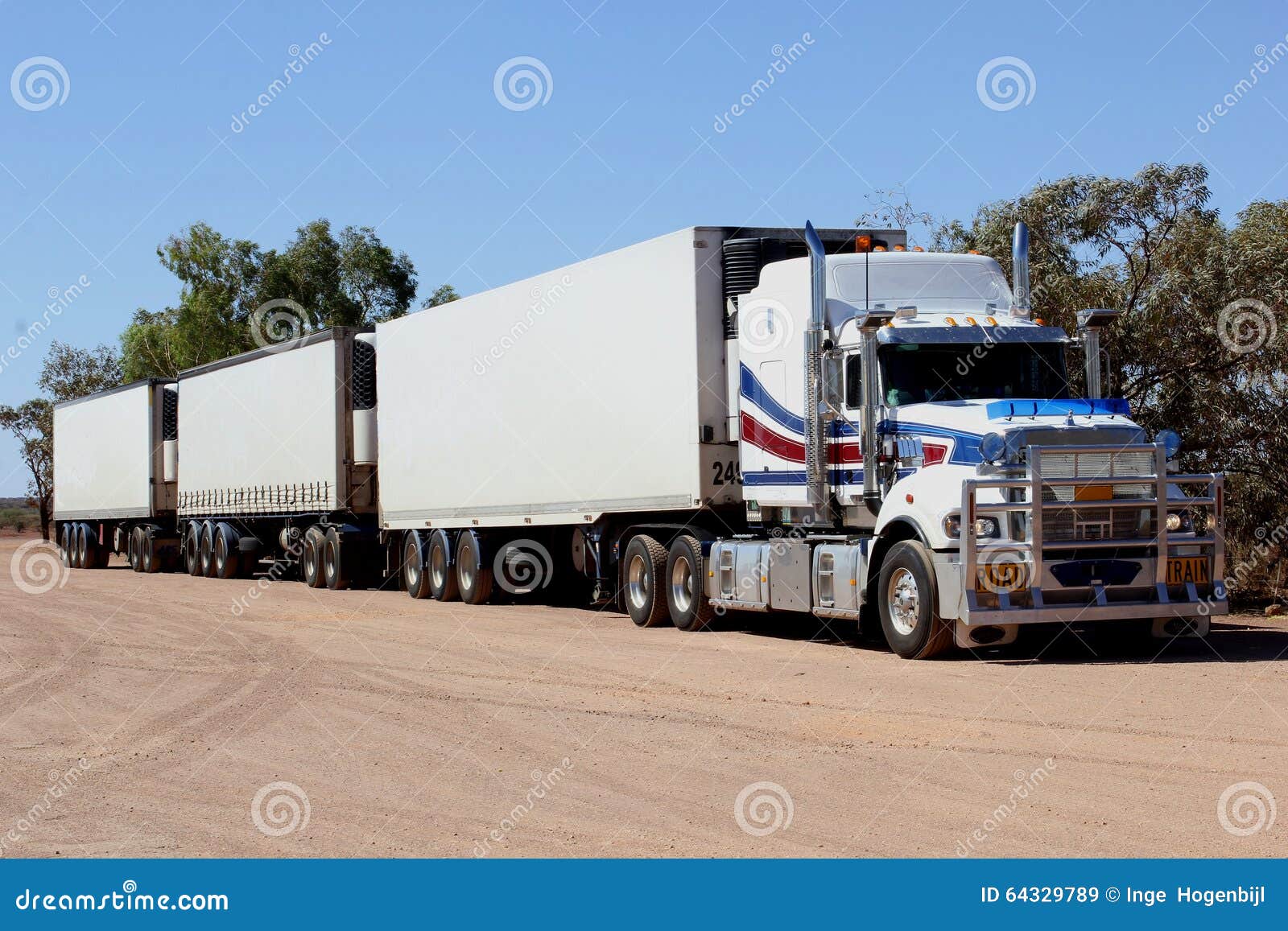 skinke kryds Quilt Heavy Freight Truck Trailer Transport by Road Train in Australia Stock  Image - Image of highway, diesel: 64329789