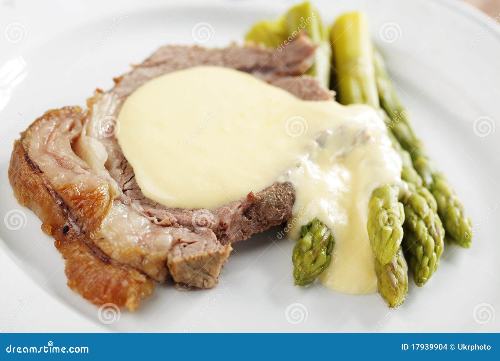 Roast beef and asparagus stock photo. Image of meat, asparagus 17939904