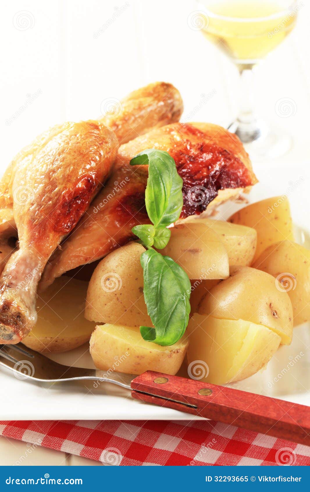 Roast chicken and potatoes stock image. Image of cloth 32293665