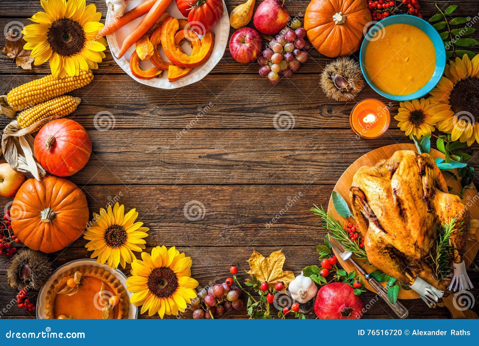 Roasted Thanksgiving Turkey Stock Photo - Image of crisp, grapes: 76516720