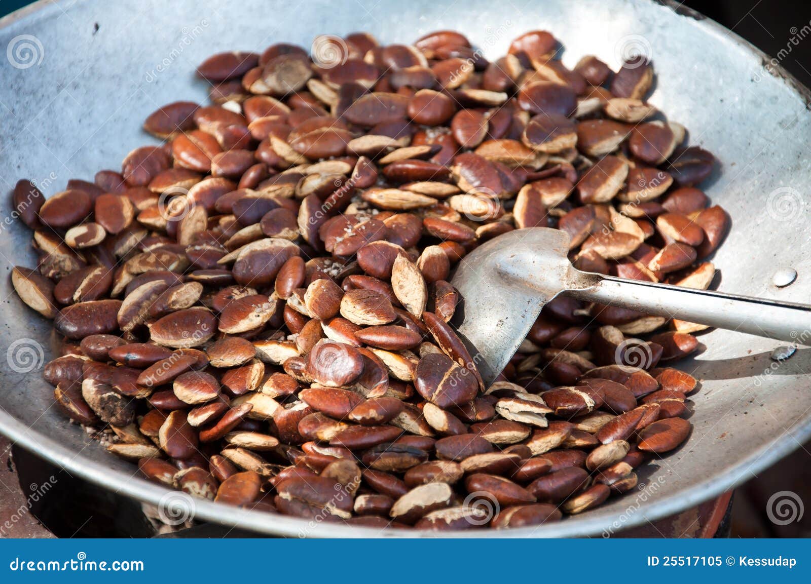 Roasting bean in the pan stock image. Image of seed, plant 25517105