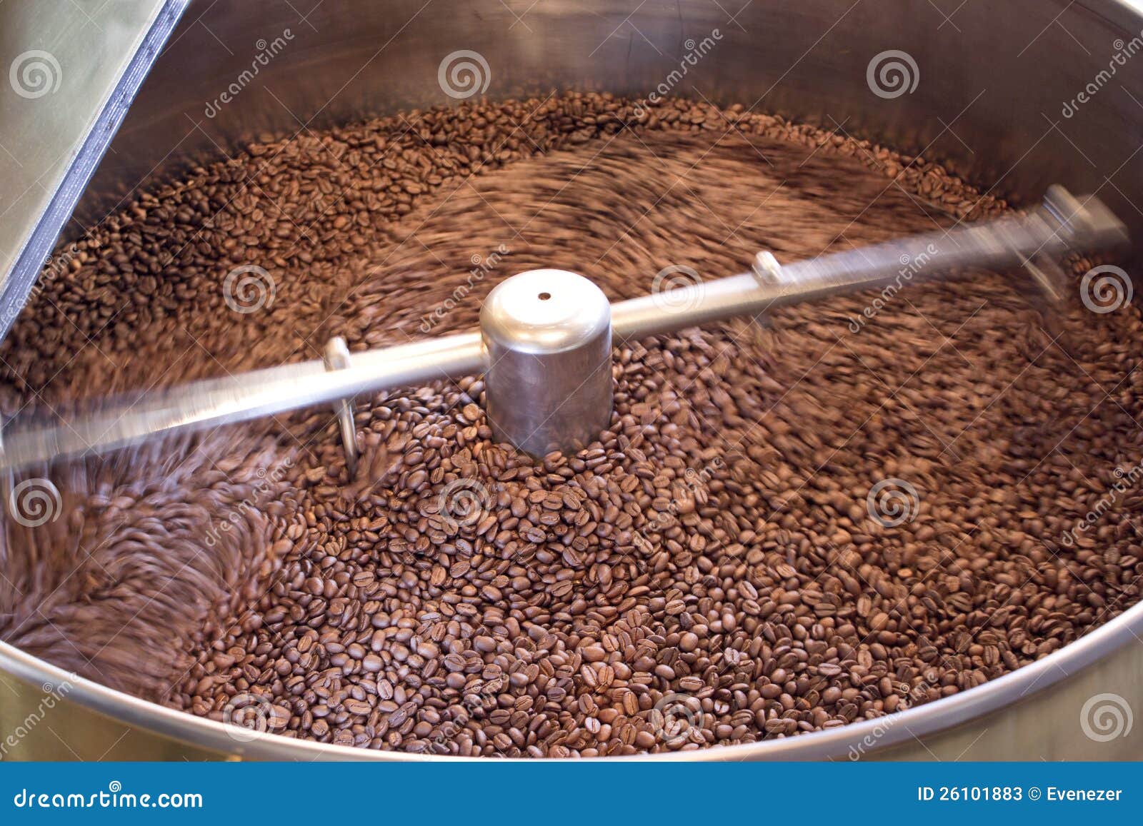 Wok Roasting Coffee RoyaltyFree Stock Photography