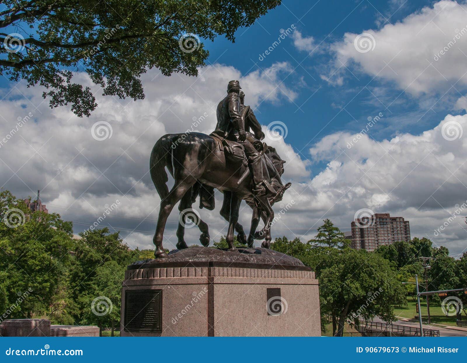 Robert E. Lee Statue editorial stock photo. Image of monument 90679673