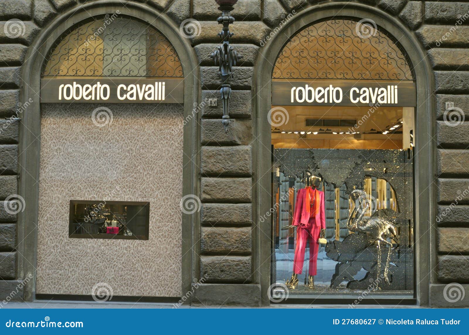 Afgeschaft Waarschijnlijk Echter Roberto Cavalli Fashion Shop in Italy Editorial Photography - Image of  brand, high: 27680627