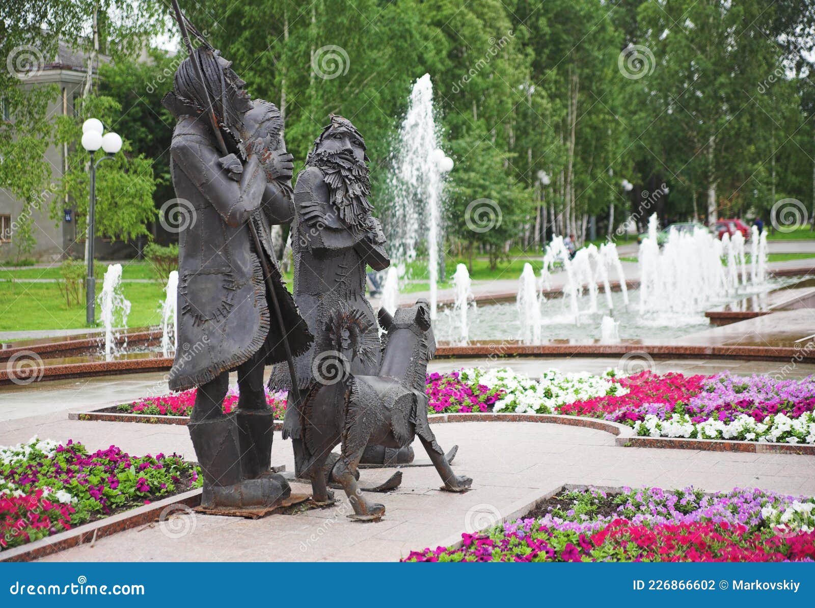 Robinson Crusoe Och Fridagsmonument I Tobolsk Russia Redaktionell Arkivbild - Bild av traditionellt, monument: