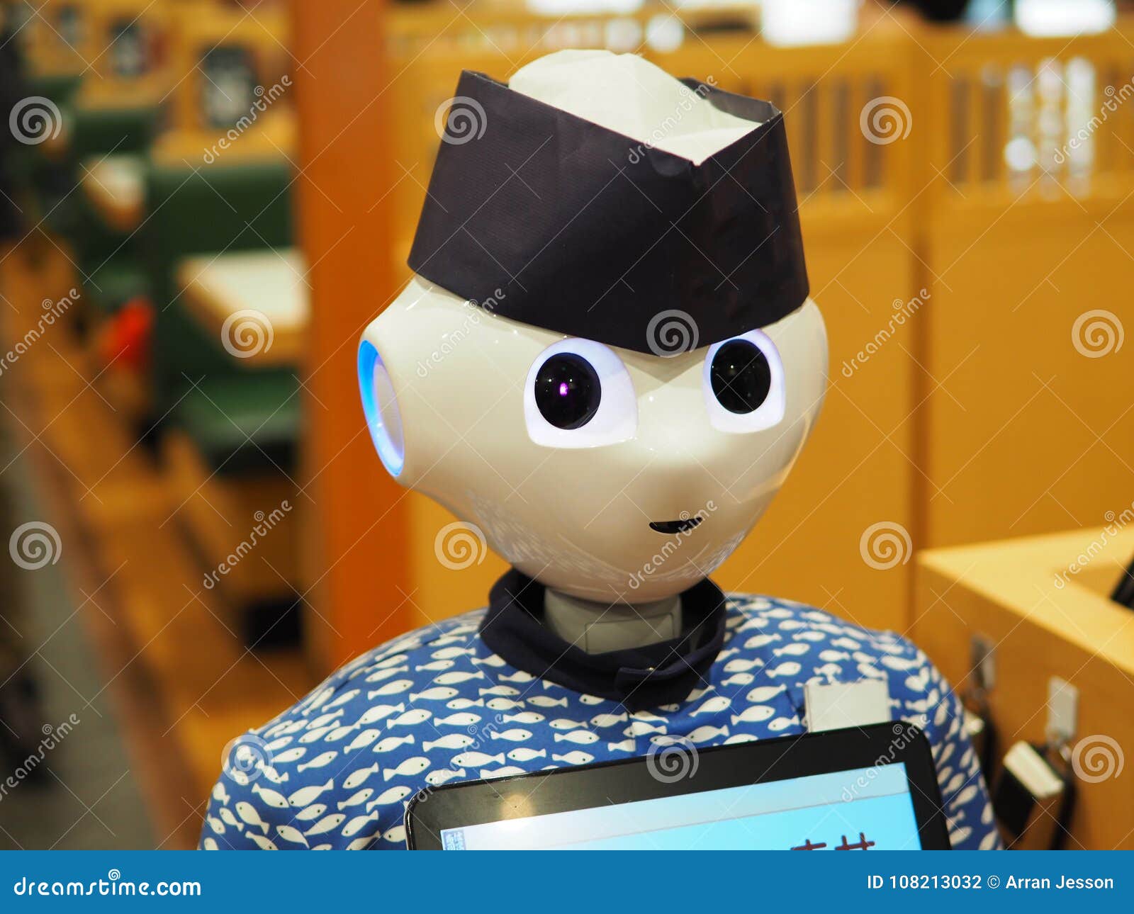 Robot Au Travail Dans Un Restaurant De Sushi Japonais Photographie  éditorial - Image du emplois, androïde: 108213032
