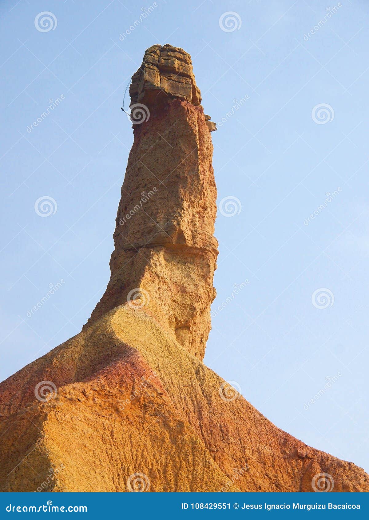 roca-de-la-piedra-arenisca-en-forma-un-pene-el-bardenas-navarra-108429551.jpg