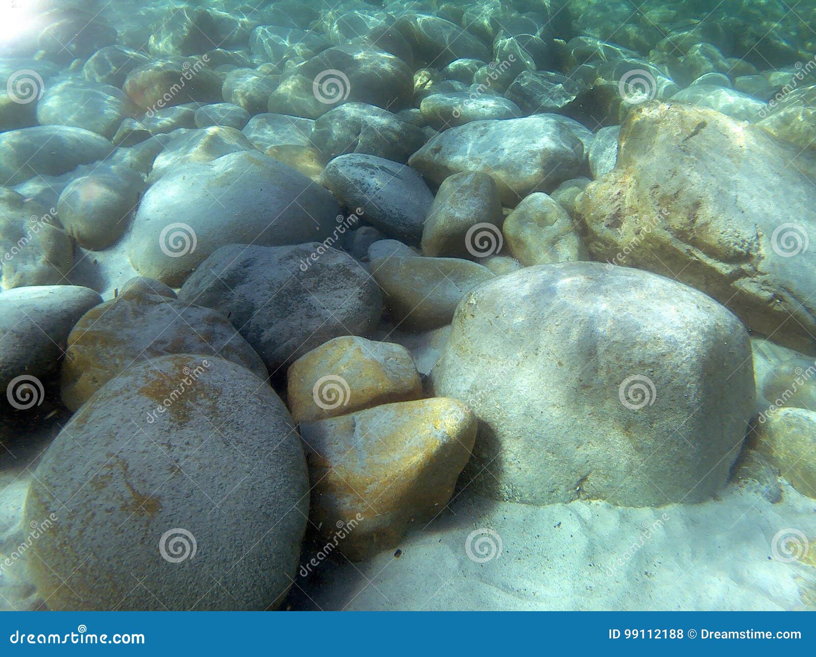 Rocas Bajo El Mar Foto De Archivo Imagen De Rocas
