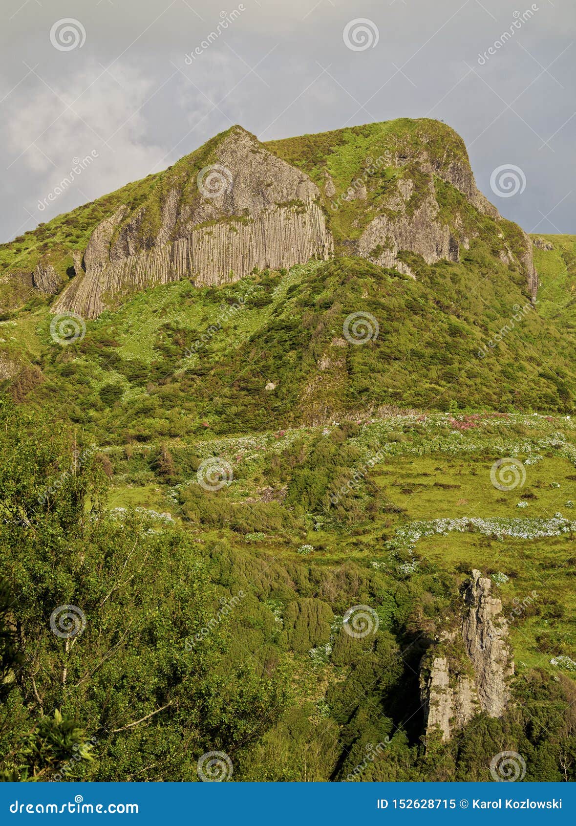 rocha dos bordoes on flores island